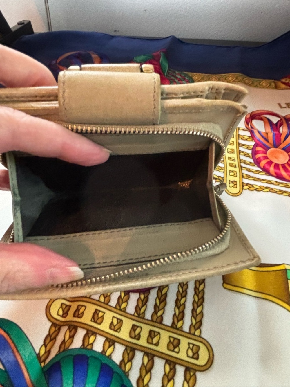 Authentic Gucci Abbey D-Ring Compact Wallet Metallic Guccissima Leather - Picture 10 of 11